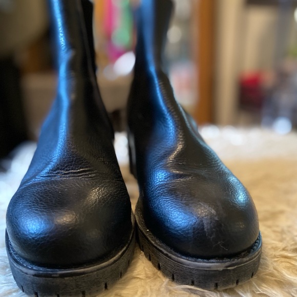 Womens black bootie. Size 7.5 - Picture 4 of 5